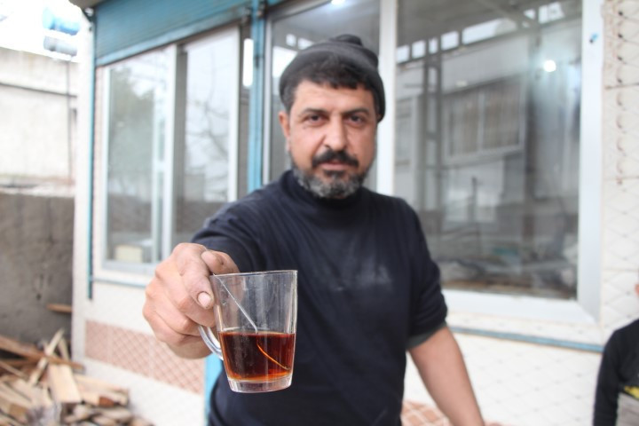 Çay demlemek için yaptığı hata az kalsın öldürüyordu