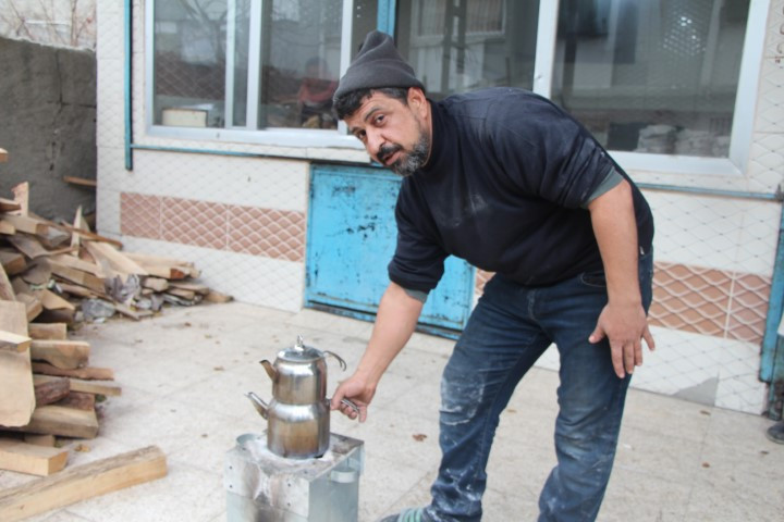 Çay demlemek için yaptığı hata az kalsın öldürüyordu