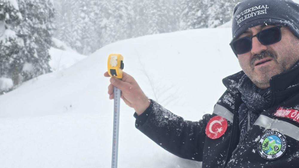 Türkiyenin en soğuk ilçesi belli oldu: Sıfırın altında 32.7 derece ölçüldü 4 metre uzunluğunda buz sarkıtları oluştu