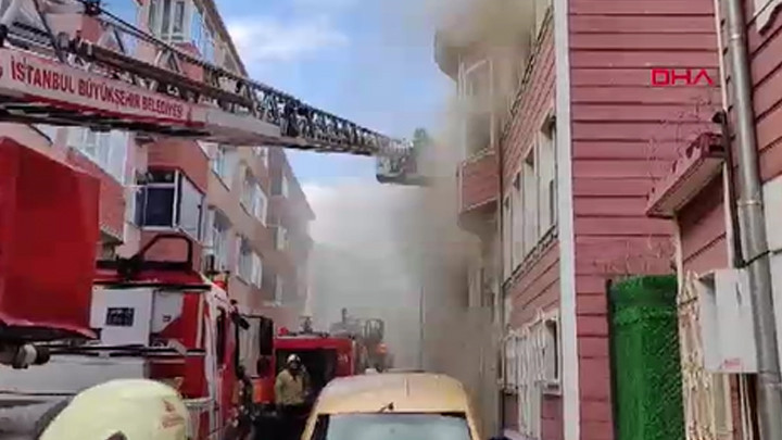 Fatih'te dergahta yangın: Çok sayıda ekip sevk edildi