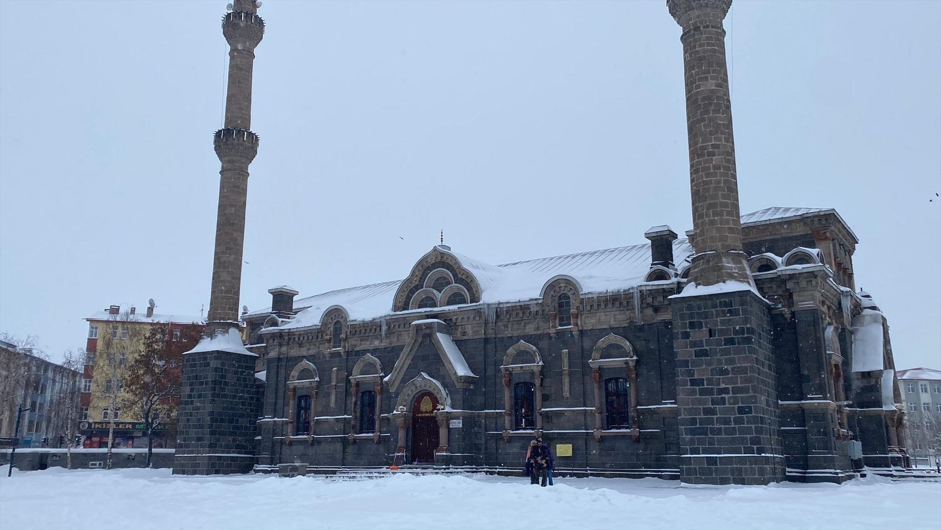 Hava sıcaklığı eksi 30,9 derece... Buz sarkıtları insan boyuna ulaştı