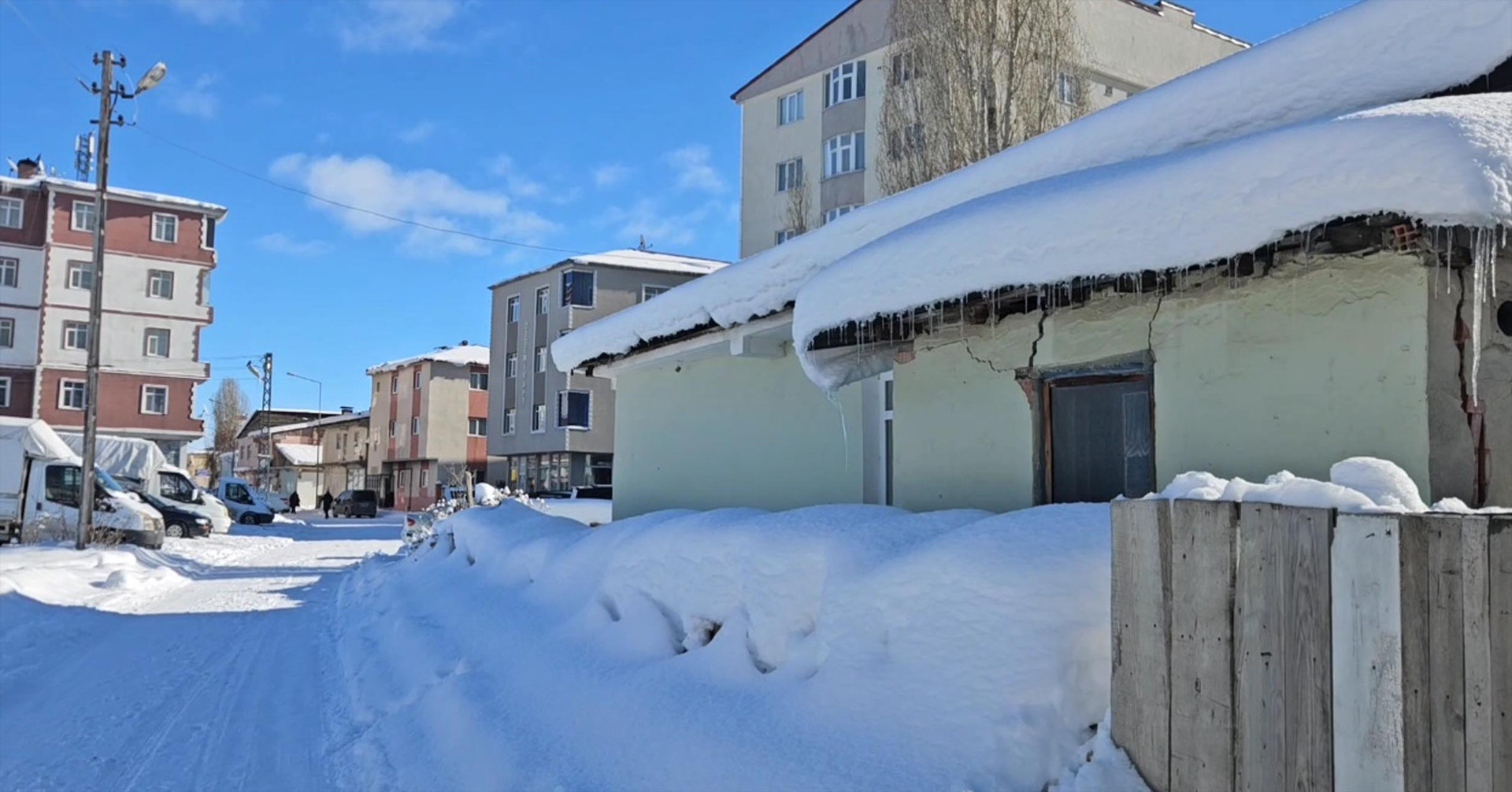 Hava sıcaklığı eksi 30,9 derece... Buz sarkıtları insan boyuna ulaştı