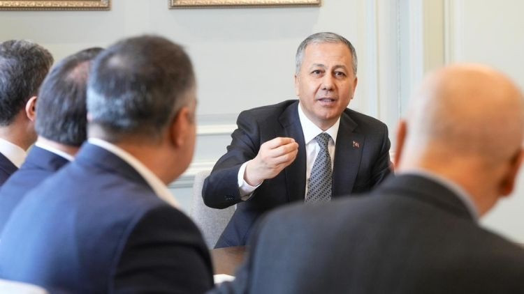 Bakan Yerlikaya, Ezidi toplumu temsilcilerini kabul etti