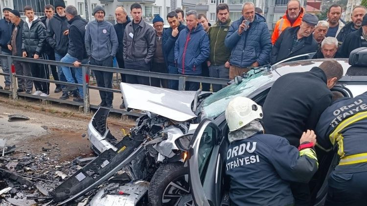 Ordu’da feci kaza.... Otomobiller çarpıştı; 1 ölü, 4 yaralı