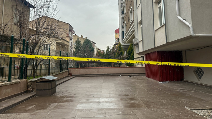 Uşak'ta feci ölüm! 8 katlı apartmanın çatısından düştü