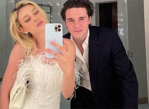  Kollarını boynuna dolamıştı... Çok uygunsuz bir andı