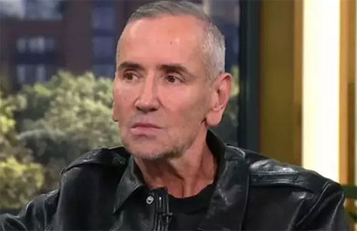  Kollarını boynuna dolamıştı... Çok uygunsuz bir andı