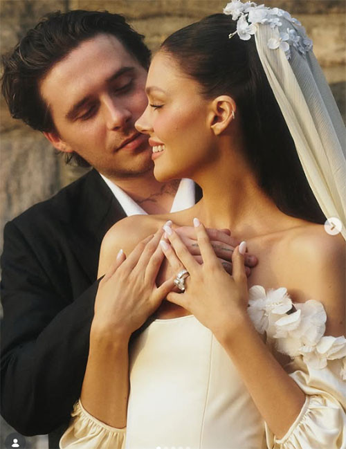  Kollarını boynuna dolamıştı... Çok uygunsuz bir andı