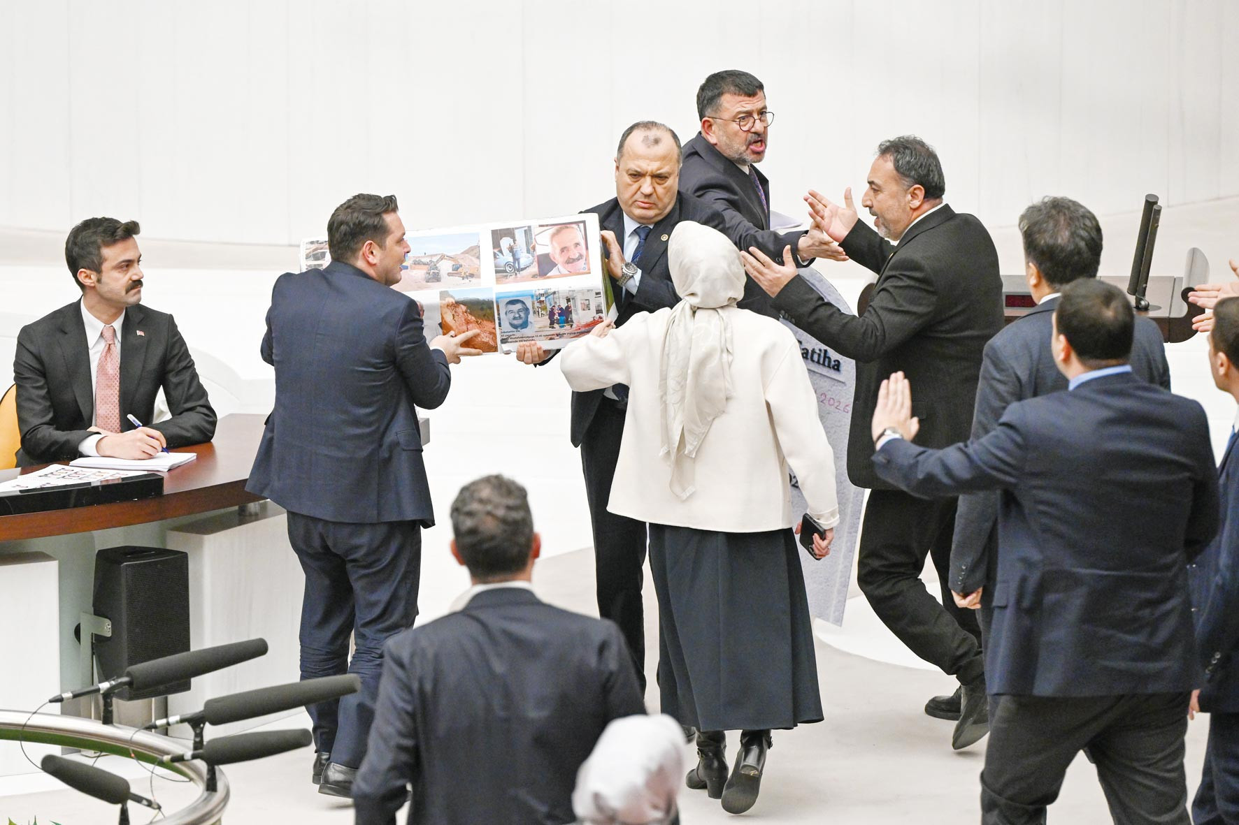 Meclis’te tabut kavgası