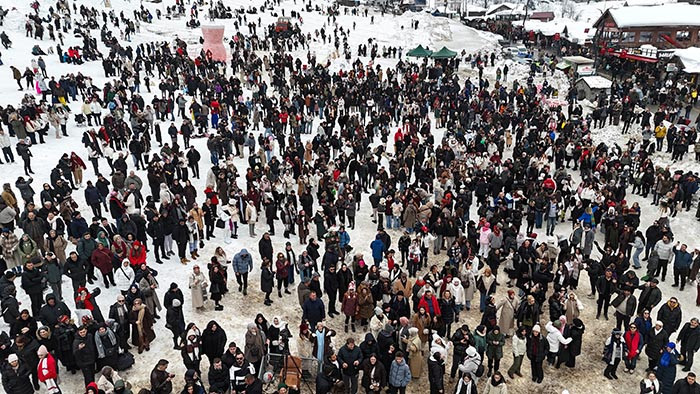 8 günde yaptılar Bu serüven kırmızı bir kamyonetin üzerinde başladı 8 günde yaptılar Bu serüven kırmızı bir kamyonetin üzerinde başladı