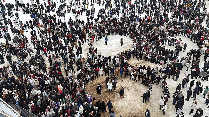 8 günde yaptılar Bu serüven kırmızı bir kamyonetin üzerinde başladı 8 günde yaptılar Bu serüven kırmızı bir kamyonetin üzerinde başladı