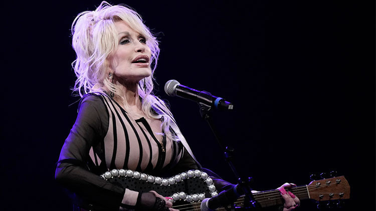 59 yıllık kocası ölünce yapayalnız kaldı… Sanki yaşamaktan vazgeçmiş gibi... Ünlü şarkıcı kendi cenazesini planlıyor