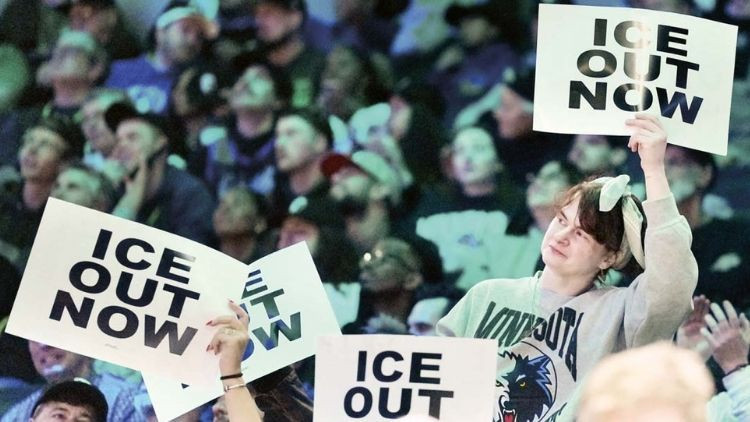 ICE komutanını görevden alıyor… Trump 48 saatte çark etti