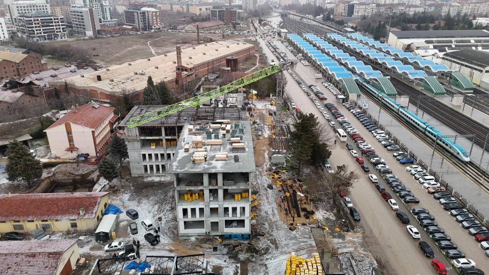  35 metre yükseklikte yapıyor Makineyi kullanamadan bu işi sonlandıranlar var