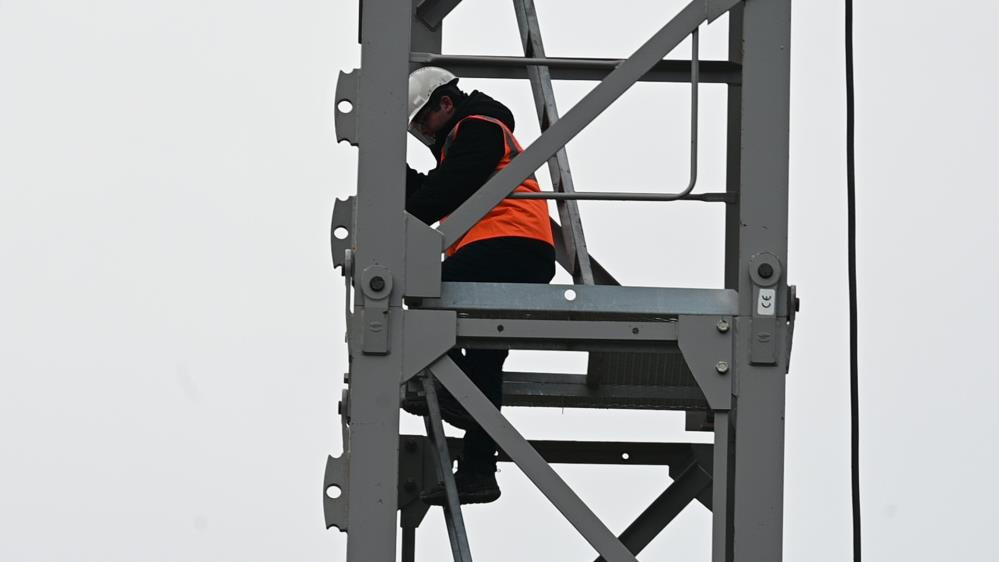  35 metre yükseklikte yapıyor Makineyi kullanamadan bu işi sonlandıranlar var