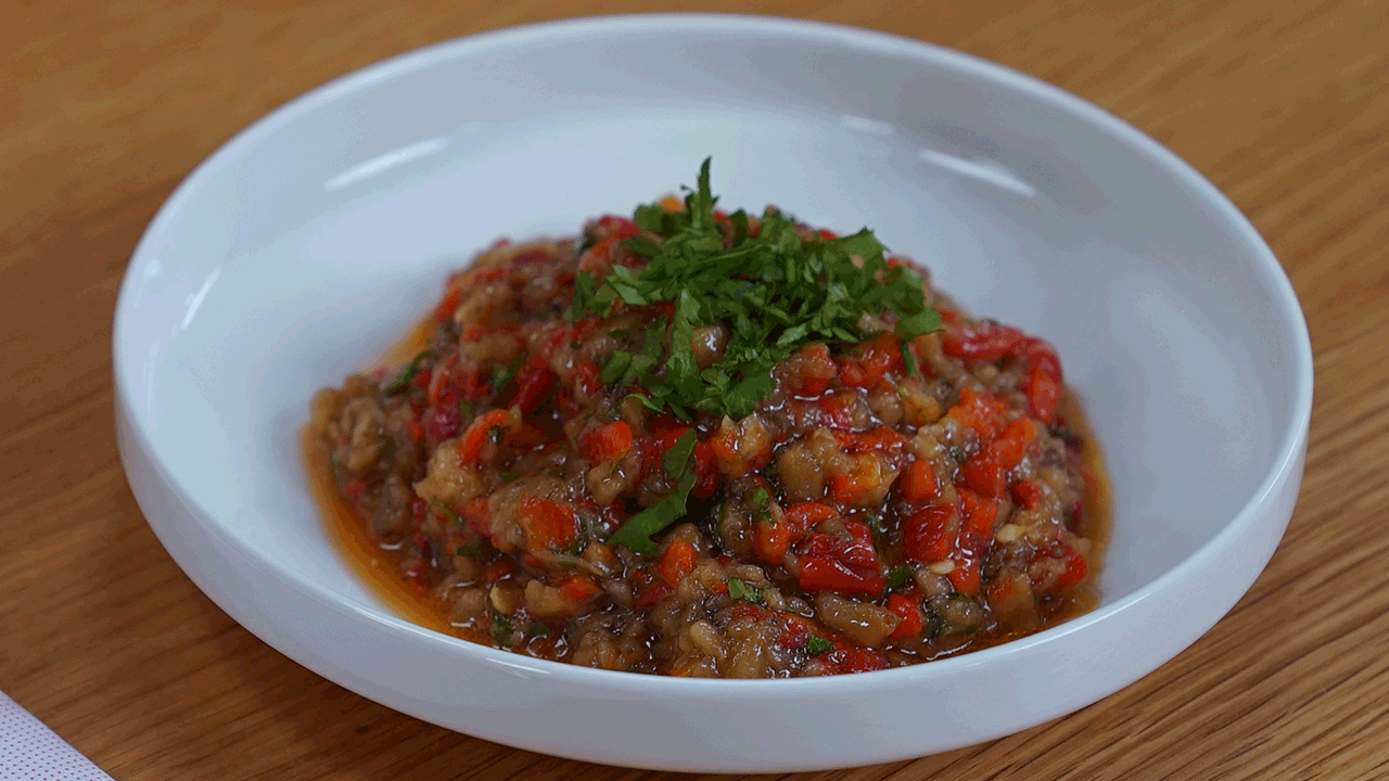 Köz patlıcan salatası tarifi (Videolu)