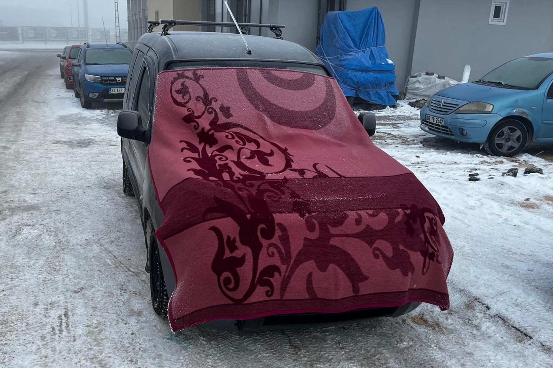 Termometreler eksi 33 dereceyi gösterdi... Kent buz tuttu Dışarı çıkanların kaş ve kirpikleri dondu Termometreler eksi 33 dereceyi gösterdi... Kent buz tuttu Dışarı çıkanların kaş ve kirpikleri dondu