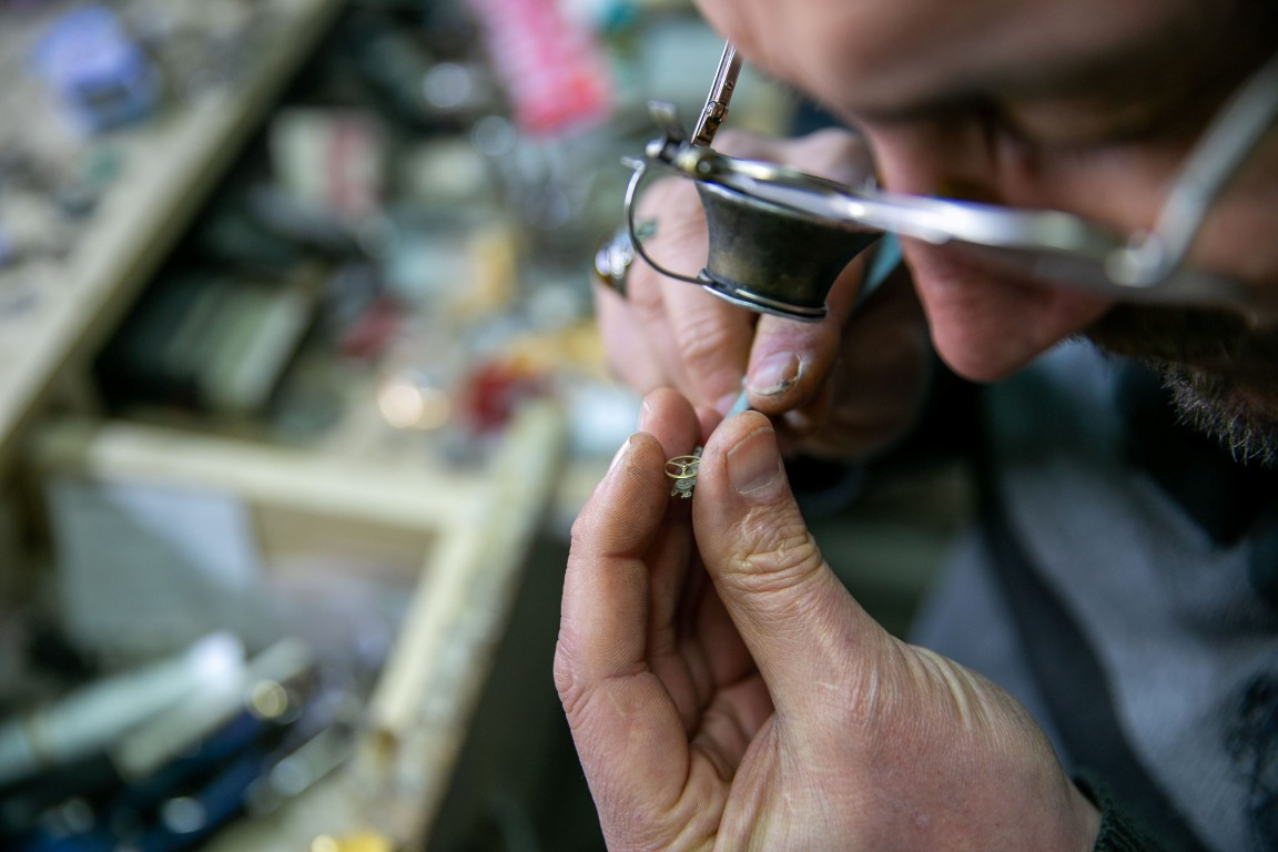 Yarım asırlık aile mesleğini sürdürüyor... Kentte bunu yapan 2-3 esnaf kaldı Yarım asırlık aile mesleğini sürdürüyor... Kentte bunu yapan 2-3 esnaf kaldı