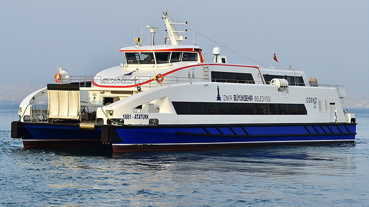 İzmir'de vapur seferleri iptal edildi