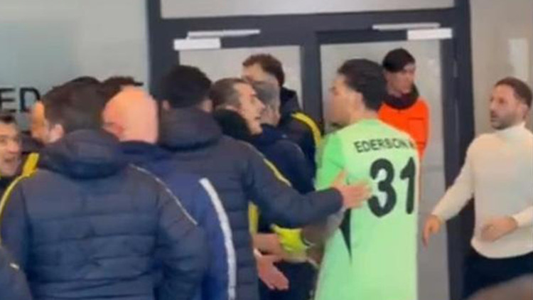 FCSB - Fenerbahçe maçının devre arasında ortalık karıştı! Tedesco soyunma odasından fırladı