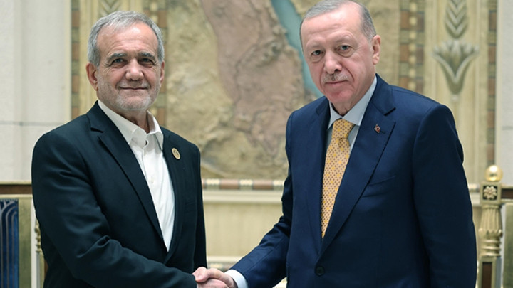 Cumhurbaşkanı Erdoğan, İran Cumhurbaşkanı Pezeşkiyan ile görüştü