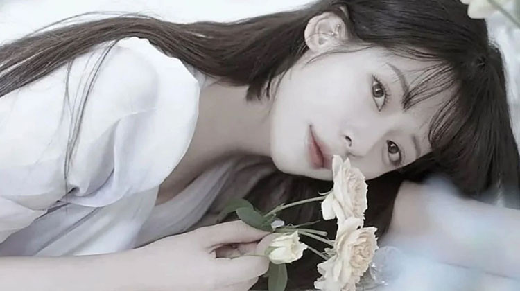 Ailesi gizli bir cenaze töreni düzenledi: 27 yaşında ölen şarkıcı yürekleri yaktı: Bizi bırakıp gitti!