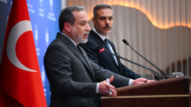 İstanbul'daki kritik görüşme dünya basınında: Önde gelen arabulucu 'Türkiye doğrudan temas kurabiliyor'