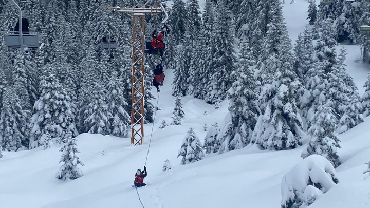 Uludağ’da telesiyejde mahsur kalan 40 tatilci kurtarıldı