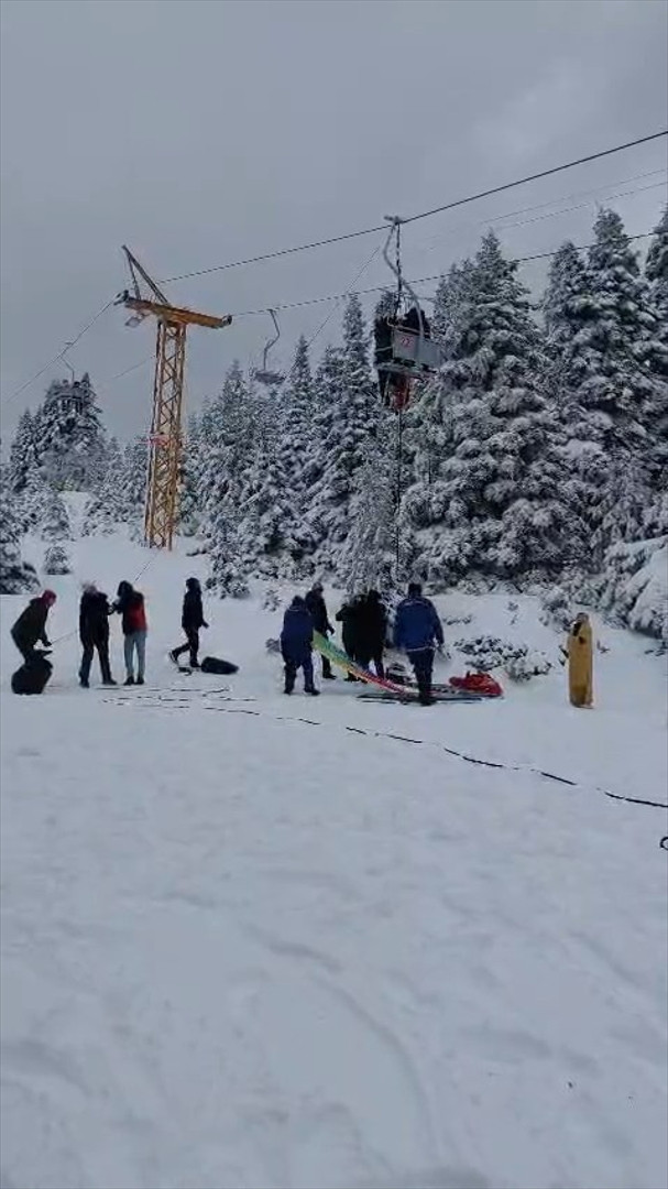 Uludağda panik anları Tatilciler metrelerce yükseklikte mahsur kaldı