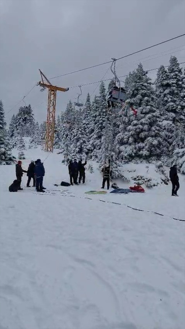 Uludağda panik anları Tatilciler metrelerce yükseklikte mahsur kaldı