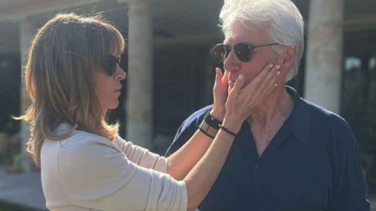 33 yaş genç aşkı uğruna memleketi bile terk etmişti: Karım onu öpmeme her zaman izin vermiyor... Biraz naz yapmaktan zarar gelmez!