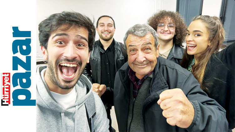 ‘Türk tiyatrosuna bana hissettirdikleri için borcumu ödemek istedim’