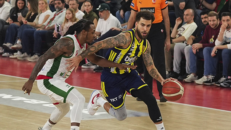 Fenerbahçe Beko İzmir'den galibiyetle dönüyor!