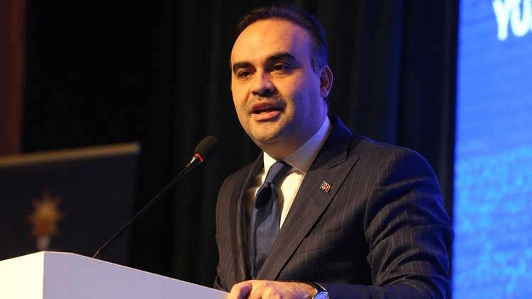 Bakan Kacır Kahramanmaraş'ta hak sahiplerine anahtarlarını teslim etti