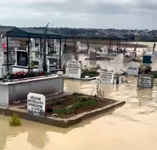 Bir kent felaketi yaşadı Metrekareye 138 kilogram yağış düştü, yollar göle döndü