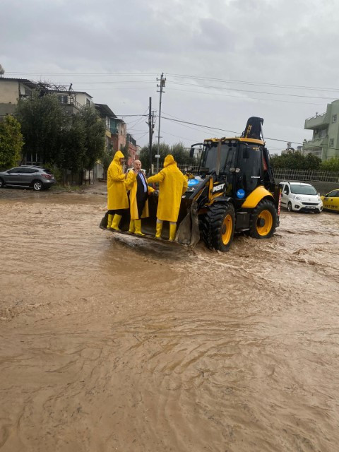 Bir kent felaketi yaşadı Metrekareye 138 kilogram yağış düştü, yollar göle döndü