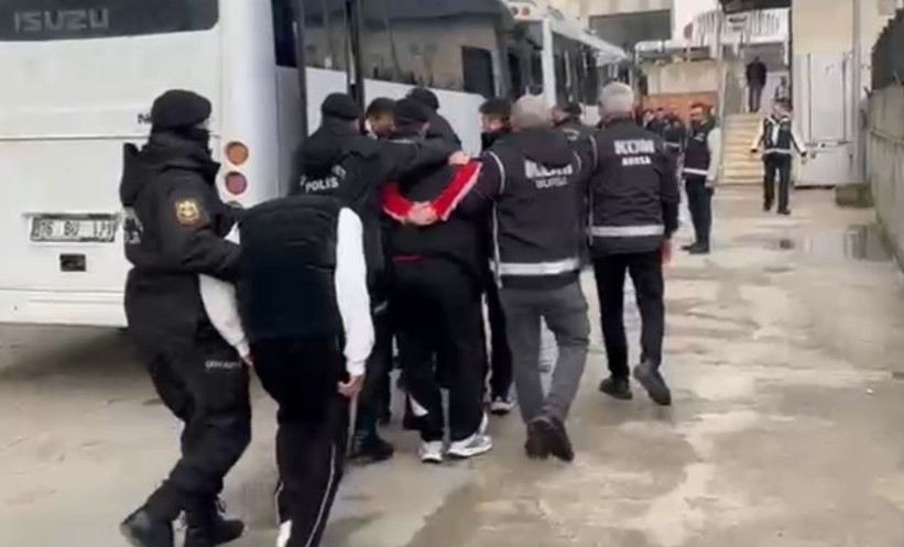 Silahlı eylem ve soygun hazırlığındaki 3 şüpheli, kaldıkları otelde yakalandı