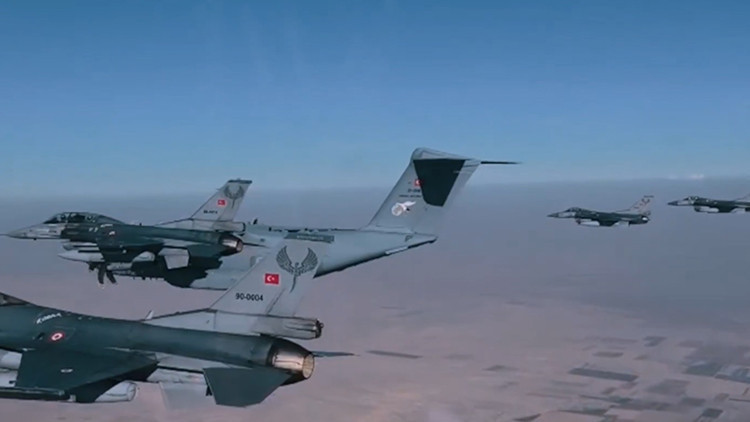 MSB'den 9 bin feetten paraşüt atlayışı paylaşımı