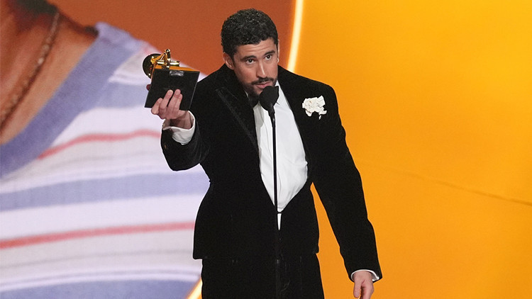 Grammy’nin kazananları belli oldu, ünlü şarkıcı tarih yazdı
