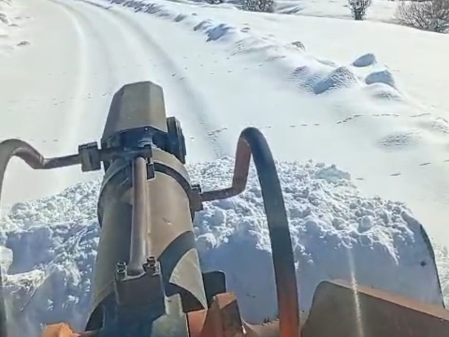  Cadde ve sokaklar beyaza büründü