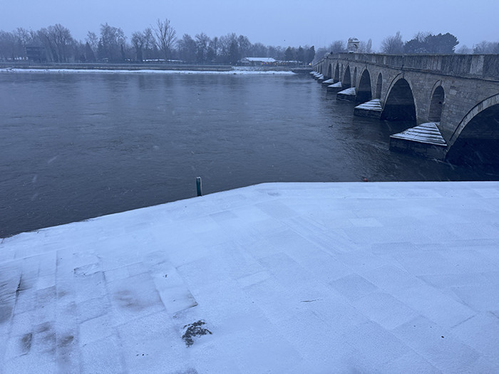  Cadde ve sokaklar beyaza büründü