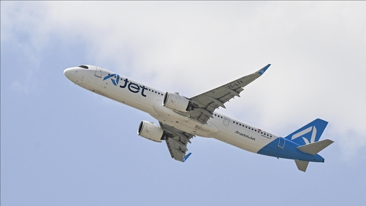 Yolcu uçağı Dalaman'a inemeyince Antalya'ya yönlendirildi