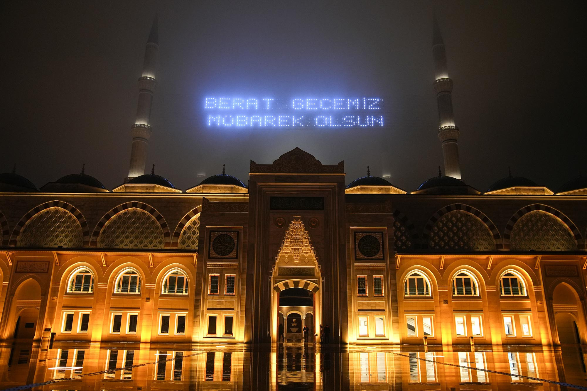 Berat Kandili tüm yurtta idrak edildi: 81 ilde camiler doldu taştı