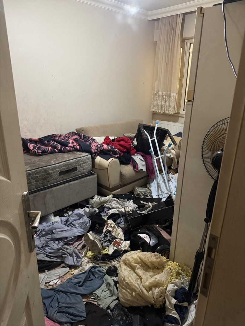 Ev sahibini şoke eden manzara 8 aydır kira ödemiyorlar Evimi perişan ettiler