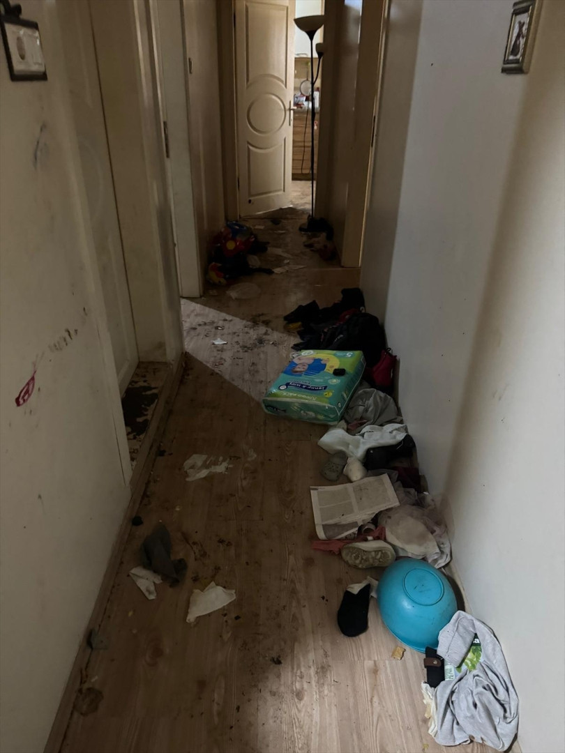 2 ÇOCUK UYGUNSUZ KOŞULLARDA BÜYÜYOR