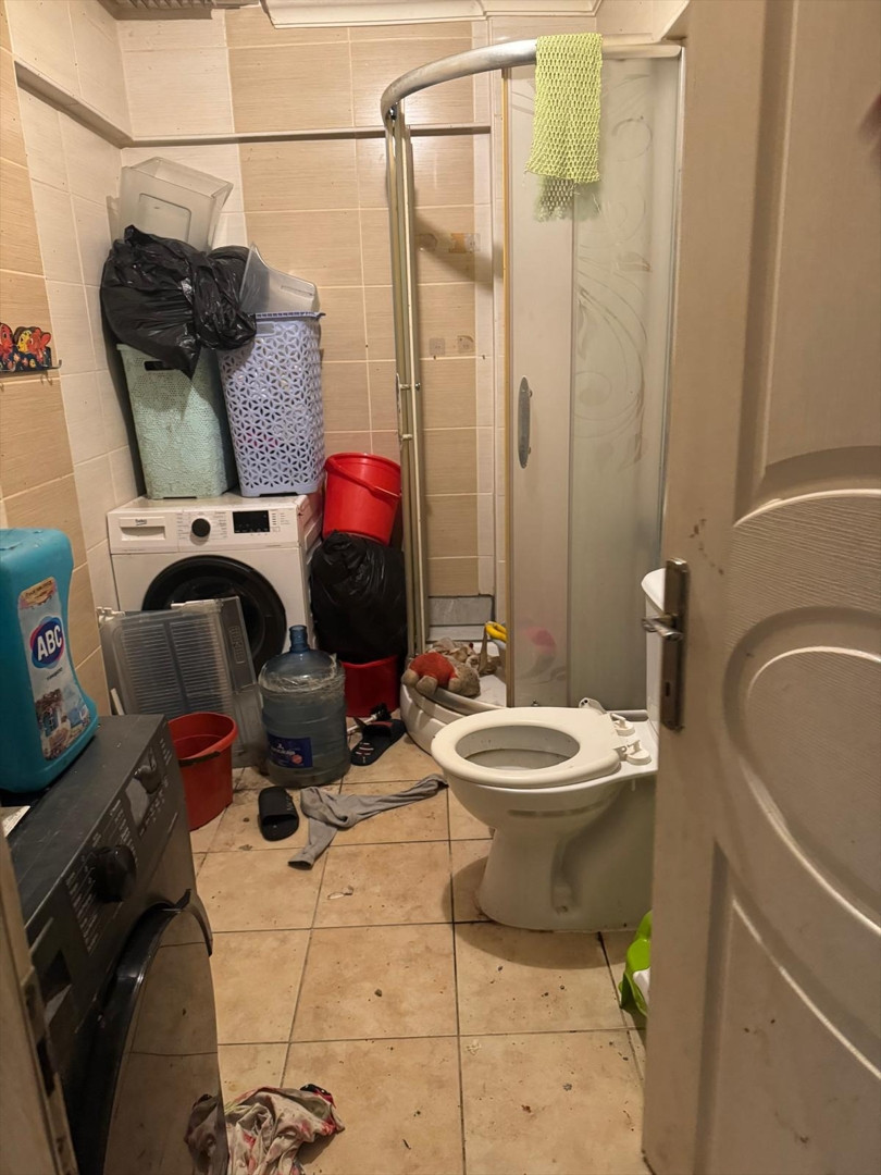 Ev sahibini şoke eden manzara 8 aydır kira ödemiyorlar Evimi perişan ettiler