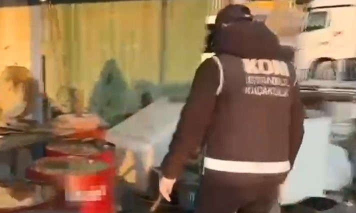 İstanbul'da yapılan operasyonlarda 242 ton kaçak akaryakıt ele geçirildi