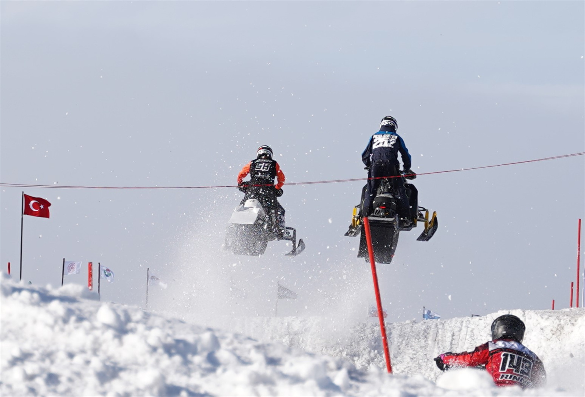 1800 rakımlı deniz manzaralı yaylada bulutların büyüleyici görünümü