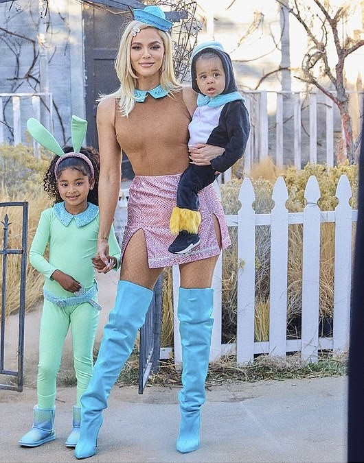 Onu aldatan sevgilisinden iki çocuğu olmuştu… Şimdi aşktan öcü gibi kaçıyor Onu aldatan sevgilisinden iki çocuğu olmuştu… Şimdi aşktan öcü gibi kaçıyor