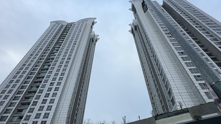 İstanbul'da 30. kattan düşen çocuk yaşamını yitirdi